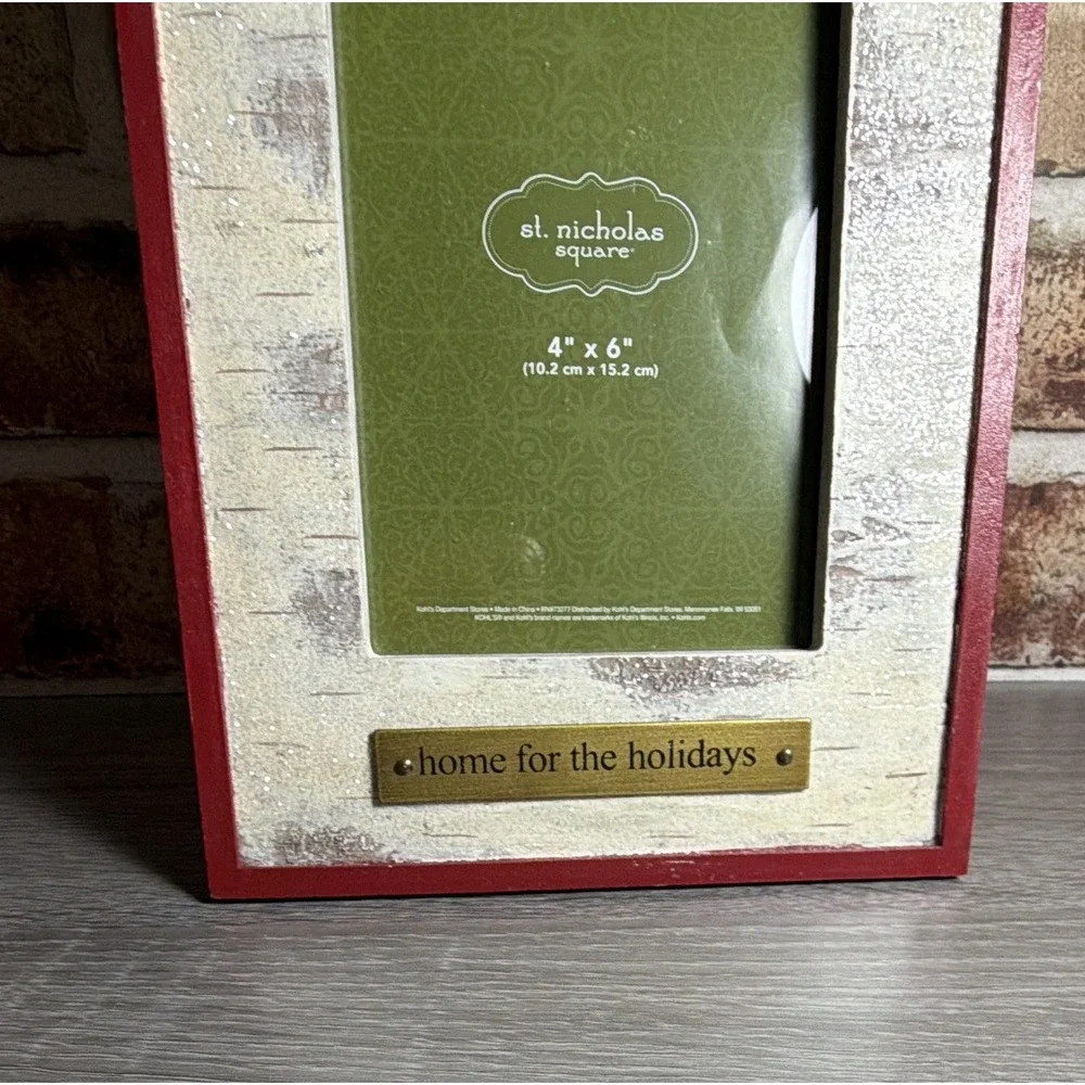 St. Nicholas Square 4x6 Wood Photo Frame Distressed Red 
